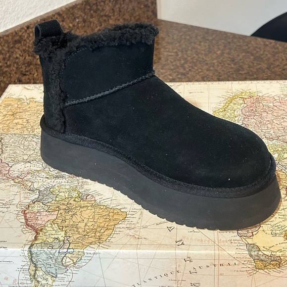 NWT Koolaburra -By-UGG Koola Ultra Mini
platform Ankle Boot Sx: US 6 Black - Picture 1 of 9